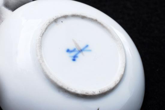 １４４　ドイツの釜のマイセン　meissen 鳥と昆虫　カップ＆ソーサー 検 ドレスデン デミタス