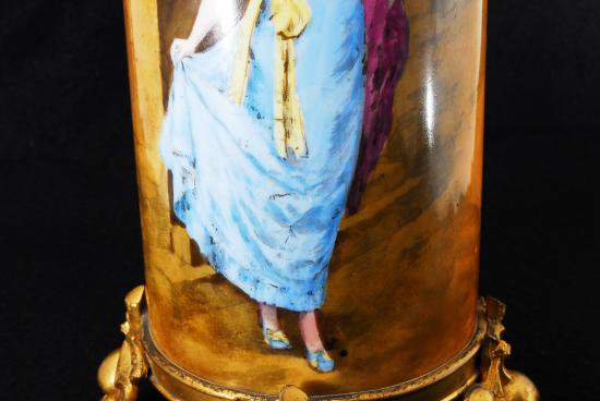 ０４０　アンティーク バカラ オパーリンクリスタル製 貴婦人図紋 大飾壷