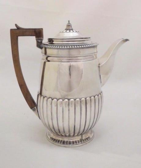 ０５１　英ジョージ王朝時代　新古典派シルバーポット