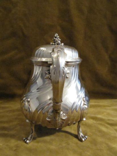 ０５８　シルバーポット ゴージャスなフランス製スターリングシルバーの大型ティーポット