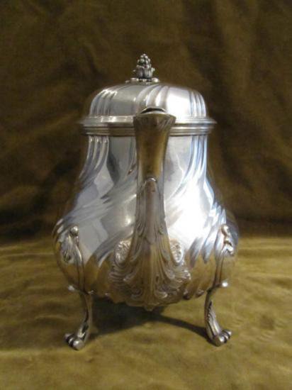 ０５８　シルバーポット ゴージャスなフランス製スターリングシルバーの大型ティーポット