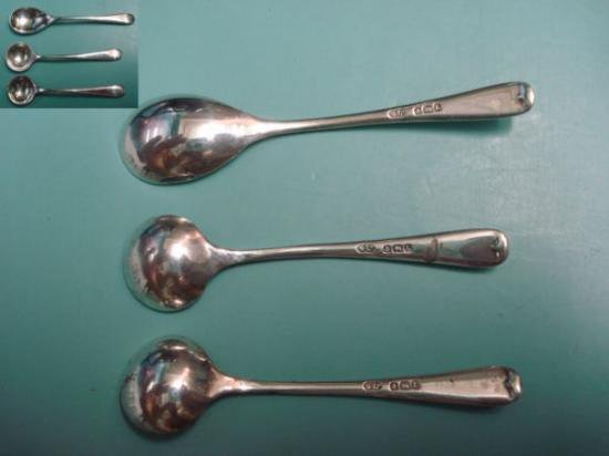 ０７４　シルバーポット ヴィクトリアンスタイル マスタードポットと調味料入れ小瓶とスプーンの箱入りセット スターリングシルバー