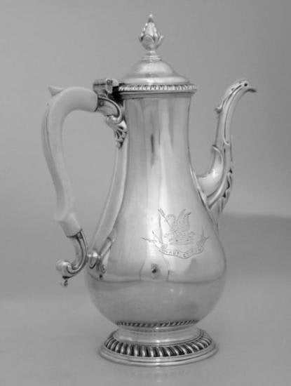 ０８４　シルバーポット Wakelin London イギリス製スターリングシルバーのコーヒーポット(1782年製)