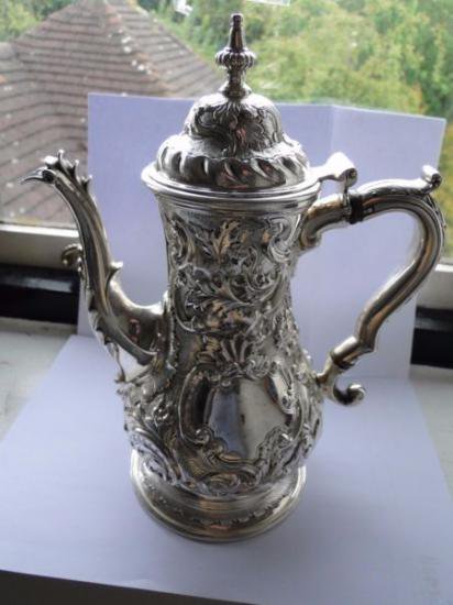 １０２　シルバーポット スターリングシルバー ジョージアン コーヒーポット 1768年ロンドン製 刻印有り