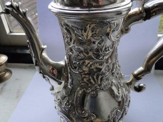 １０２　シルバーポット スターリングシルバー ジョージアン コーヒーポット 1768年ロンドン製 刻印有り