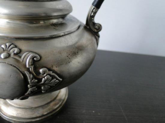 １０６　シルバーポット アンティーク品 スターリングシルバーコーヒーポット 彫刻装飾  1890年フランス・パリ製 刻印有り