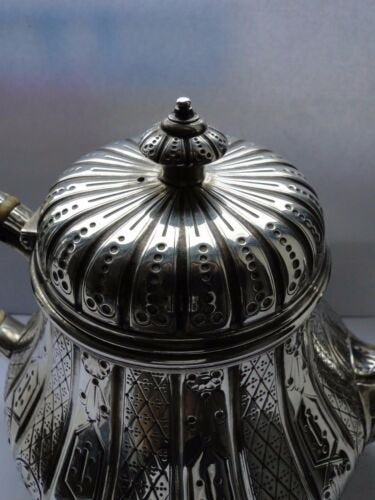 シルバーポット ティーポット ヴィクトリア様式 アンティーク品 1872年ロンドン製 Hunt & Rosskell 彫刻装飾