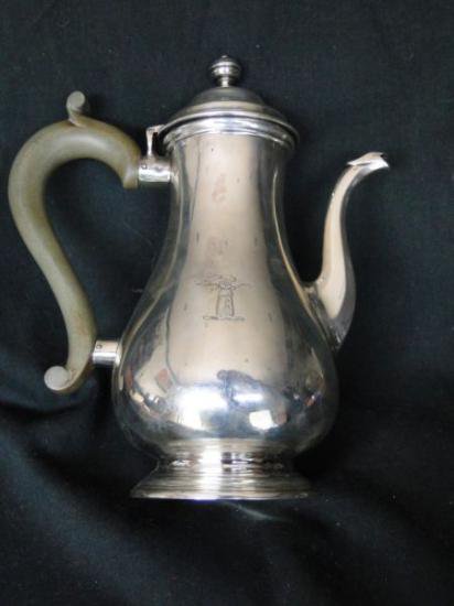 １１２　シルバーポット スターリングシルバーのコーヒーポット 1758年ロンドン製  ホールマーク刻印有り アンティーク品