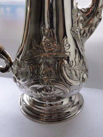 １１５　シルバーポット アンティーク品 スターリングシルバーのコーヒーポット 1763年ロンドン製 彫刻装飾