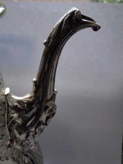 １１５　シルバーポット アンティーク品 スターリングシルバーのコーヒーポット 1763年ロンドン製 彫刻装飾