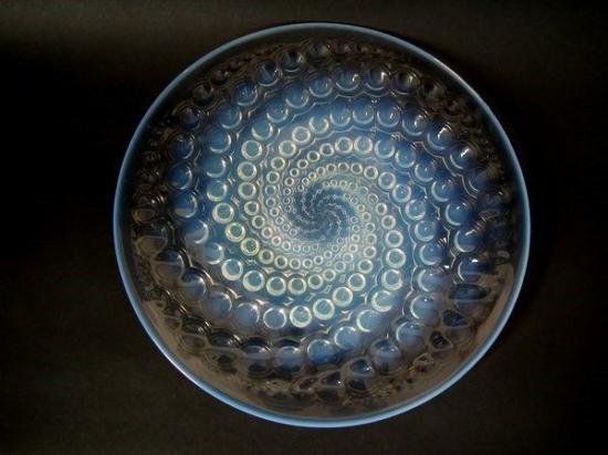 １９３　ルネ　ラリック　オパルセントガラス　皿　「Volutes（渦巻き）」文様