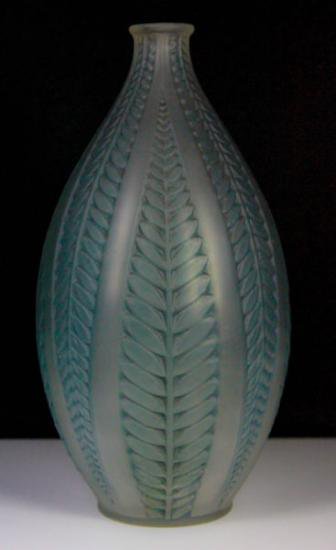１９４　ルネ　ラリック　20.5cm　ガラス製花瓶　アール・デコ様式　アカシア柄　1921年製
