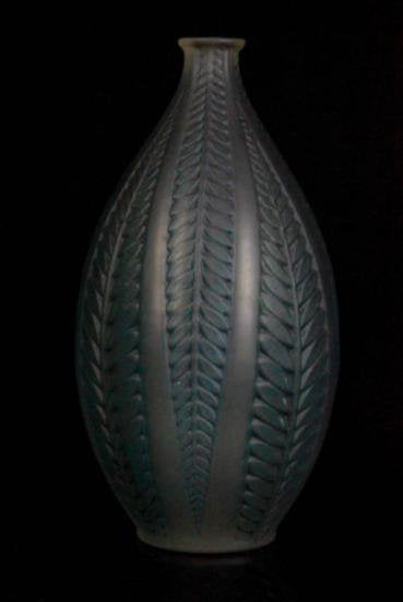 １９４　ルネ　ラリック　20.5cm　ガラス製花瓶　アール・デコ様式　アカシア柄　1921年製