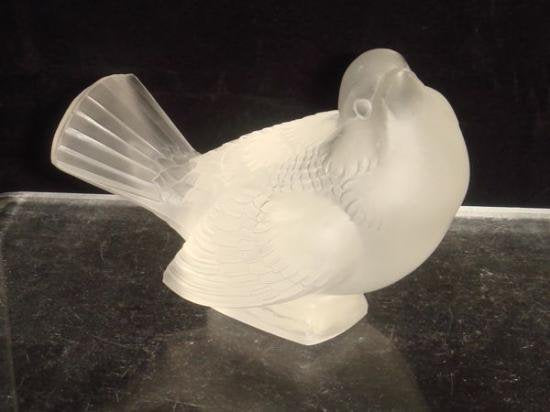 ２０７　ルネ　ラリック　「MOINEAU MOQUEUR（ツグミ）」　1930年　ガラス製ペーパーウェイト