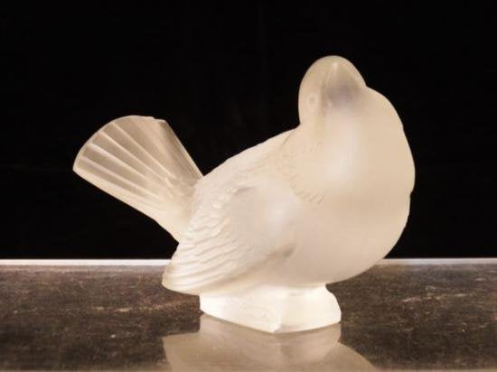 ２０７　ルネ　ラリック　「MOINEAU MOQUEUR（ツグミ）」　1930年　ガラス製ペーパーウェイト