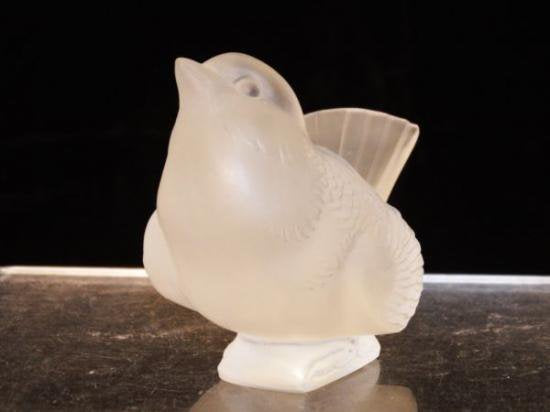 ２０７　ルネ　ラリック　「MOINEAU MOQUEUR（ツグミ）」　1930年　ガラス製ペーパーウェイト