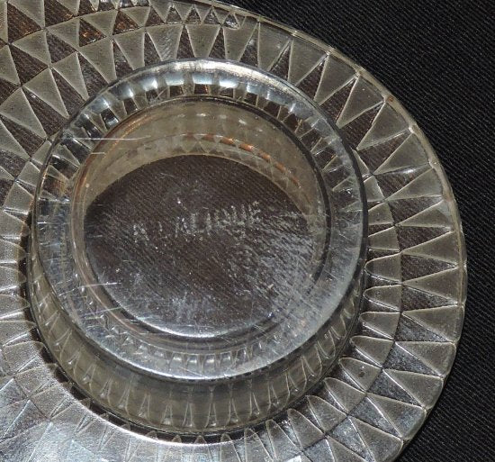 ２２５　ルネ　ラリック　ブルグイユの瓶とグラスのセット