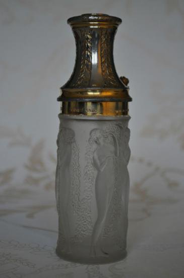 ２４１　ルネ　ラリック　ガラス製アトマイザー　「パリジャン」