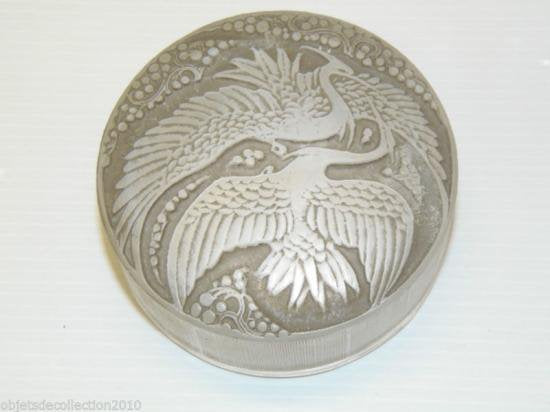 ２５４　希少な円形小箱　ルネ　ラリック　ランブイエの鷺　成型不透明ガラス製