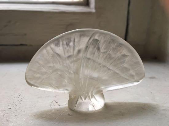 ２６３　ルネ　ラリック　羽を開いた蝶