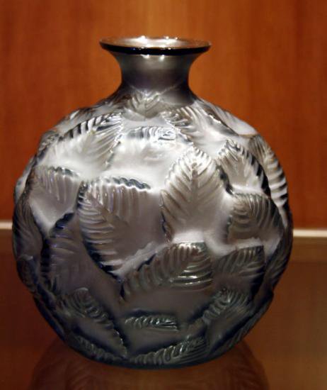 ２７７　ルネ・ラリック　黒い工芸ガラス花瓶　1926年製