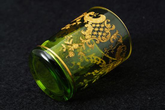 ０４２　バカラ サンルイ リーフモチーフ 金彩グリーンクリスタル グラス2客セット
