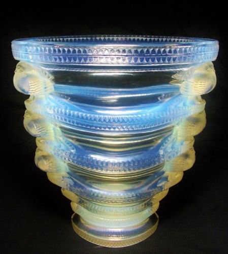 ２８１　ルネ・ラリック　乳白色ガラスの花瓶　サンマルク