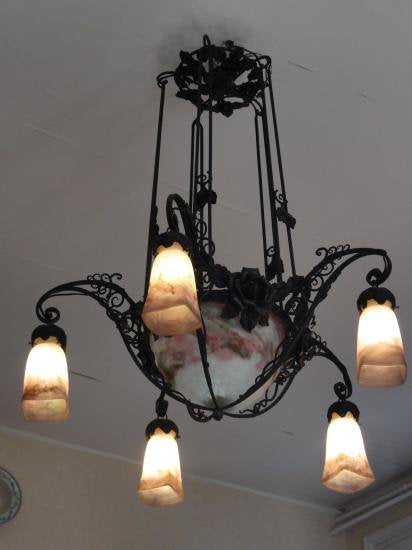 ミューラー兄弟　薄紫のシェードとバラの錬鉄の大きなシャンデリア