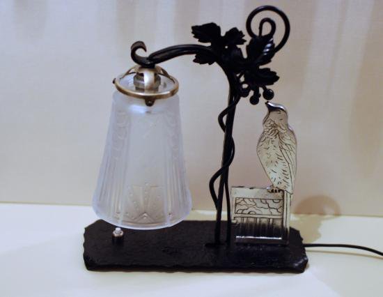 ０４８　アールデコ　鳥の装飾が付いたランプ