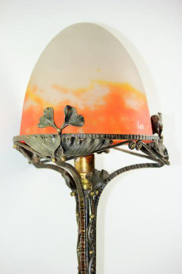 ０４９　ミューラー兄弟　銀杏の装飾のランプ