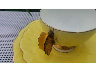 １４５　エインズレイ　バタフライハンドル　カップ＆ソーサーとプレート