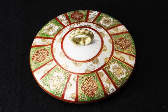 ０８０　オールドニッポン ノリタケ 金彩盛上げ 蓋付小物入れ