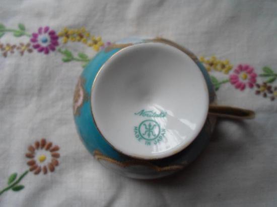 ０９０　オールドノリタケ　風景の小窓と金彩のカップ＆ソーサー