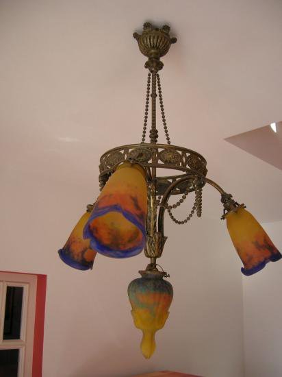 ０５５　ミューラー兄弟　オレンジ色のシーリングランプ