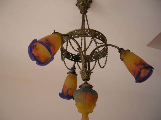 ０５５　ミューラー兄弟　オレンジ色のシーリングランプ