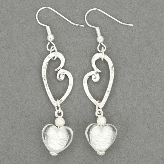 ５５３　ベネチアングラス　ベネチアンハートウェディングピアス