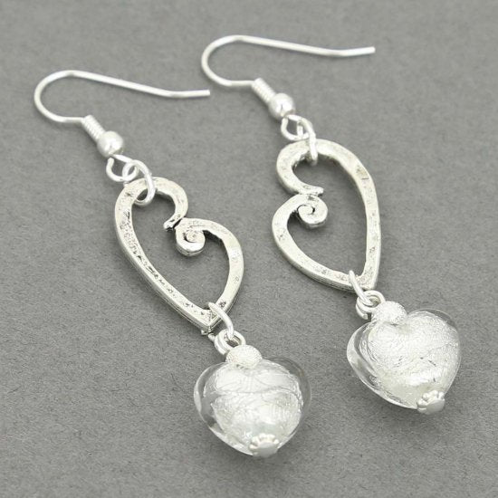 ５５３　ベネチアングラス　ベネチアンハートウェディングピアス