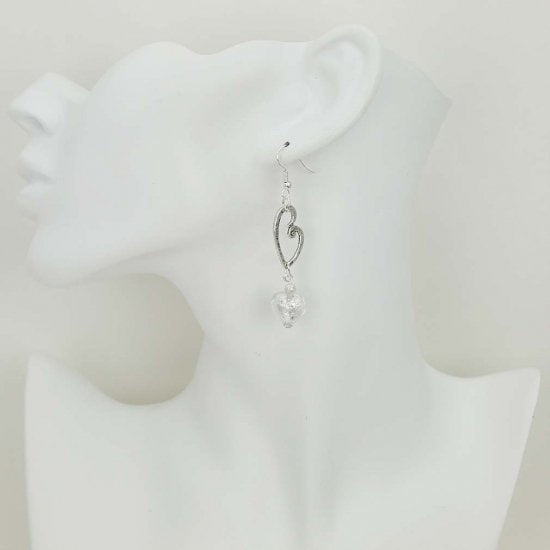 ５５３　ベネチアングラス　ベネチアンハートウェディングピアス