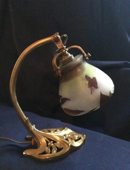 エミールガレ　クレマチスの花模様のテーブルランプ