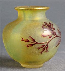 １０５　ドーム兄弟　花模様の花瓶　カメオガラス