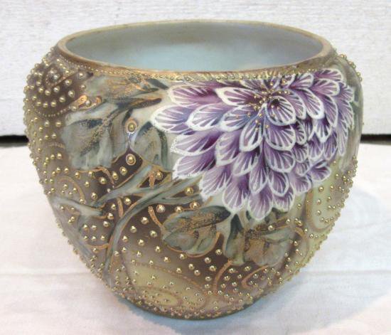 １０９　オールドノリタケ　金彩ビーズ　花模様の花瓶