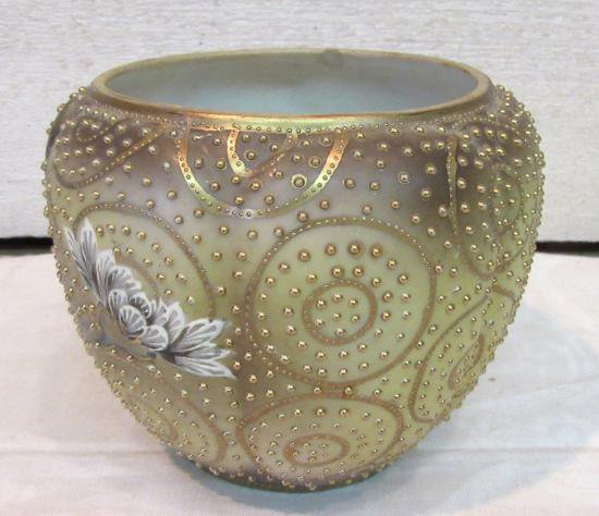 １０９　オールドノリタケ　金彩ビーズ　花模様の花瓶