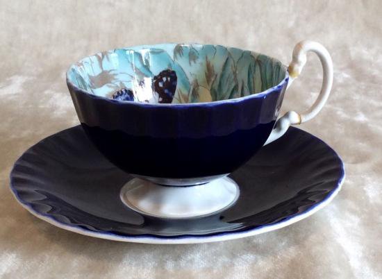 １４８　エインズレイ　蝶のカップ＆ソーサー