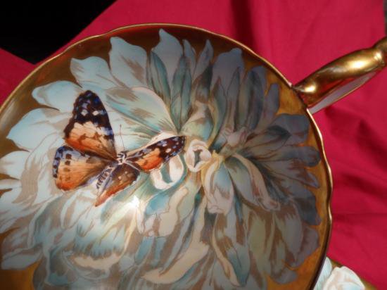 １５２　エインズレイ　蝶と菊のカップ＆ソーサー
