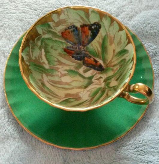 １５３　エインズレイ　蝶のカップ＆ソーサー　緑