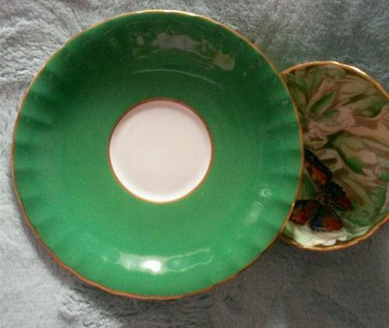 １５３　エインズレイ　蝶のカップ＆ソーサー　緑