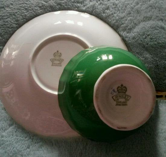 １５３　エインズレイ　蝶のカップ＆ソーサー　緑