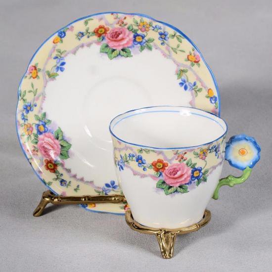 １５５　エインズレイ　花の持ち手のティーカップ＆ソーサー