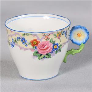 １５５　エインズレイ　花の持ち手のティーカップ＆ソーサー