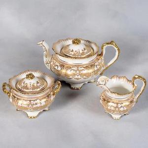 １５７　エインズレイ　金箔装飾のティーポット＆クリーム入れ＆砂糖入れ